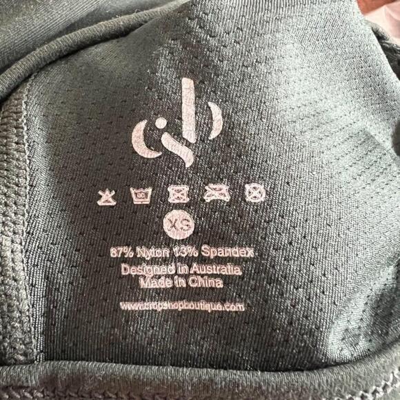 CROP SHOP BOUTIQUE (CSB): Long Sleeve Crop Top (Open back) - Picture 8 of 8